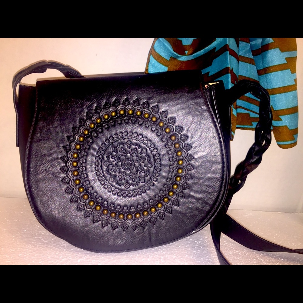 Forever 21’s Doily Texture Pattern Crossbody bag